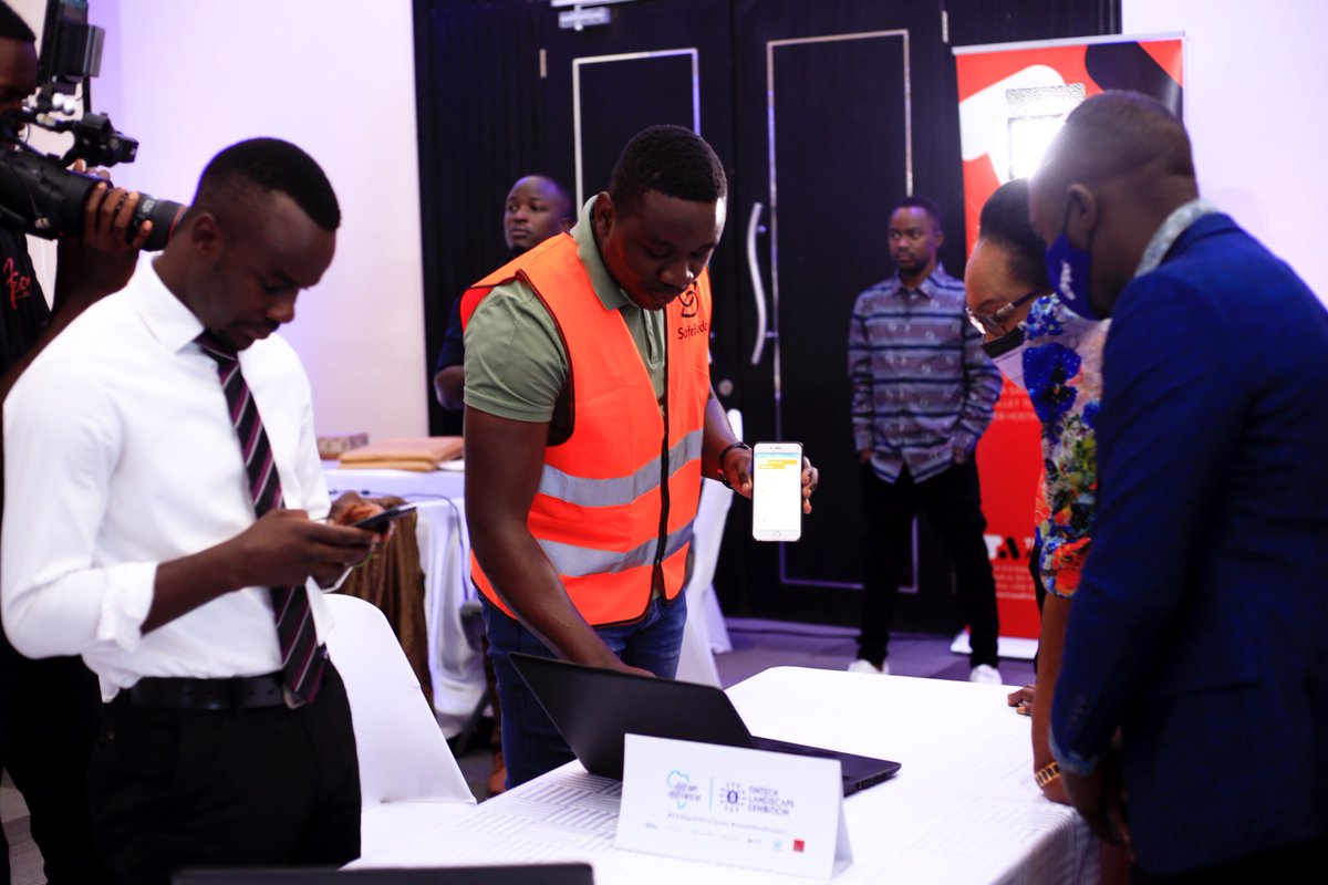 DerickKatushabe's tweet photo. A well-executed user experience builds trust! Talking Fintech
#40Days40FinTechs 
#DoMoreWithSafeBoda
 @SafeBoda https://t.co/n6Fz40ppyv