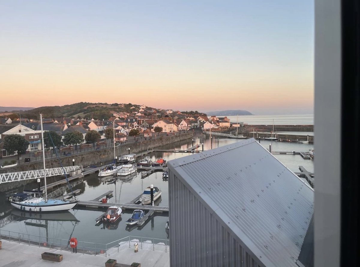 Taking in the view this Friday. A gorgeous shot by @EastQuayWatchet run by Network member, the brilliant @OnionCollective. Where are your favourite #Friday views in #Somerset? 😊☀️#fridayfeeling #lovewhereyoulive #community #watchet