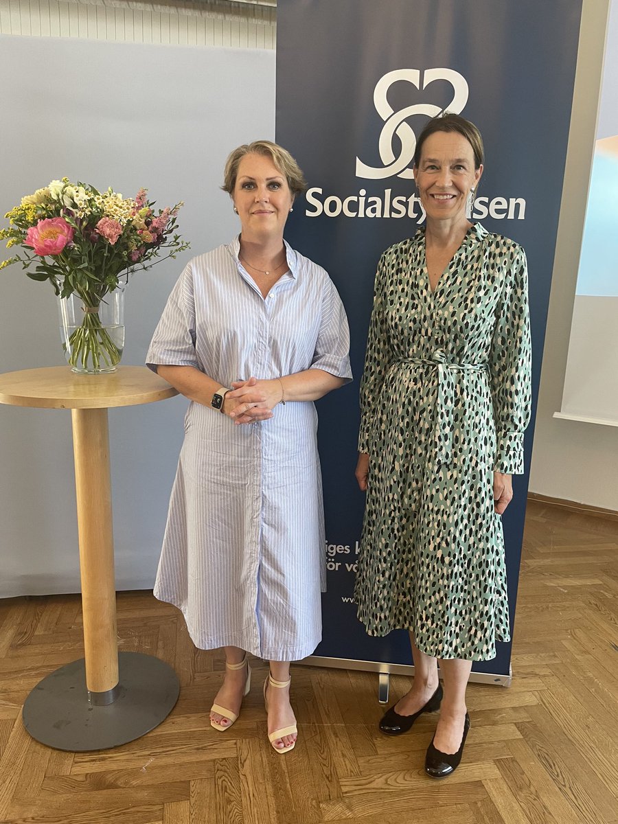 Socialdepartementet (@socialdep) on Twitter photo Igår var socialminister <a href="/lenahallengren/">Lena Hallengren</a> med på invigningen av ett nationellt kompetenscentrum för äldreomsorg på <a href="/socialstyrelsen/">Socialstyrelsen</a>. Kompetenscentrumet ska vara ett nationellt stöd till kommuner och verksamheter samt utveckla kunskapen om äldreomsorg.
#äldrepol #svpol Igår var socialminister <a href="/lenahallengren/">Lena Hallengren</a> med på invigningen av ett nationellt kompetenscentrum för äldreomsorg på <a href="/socialstyrelsen/">Socialstyrelsen</a>. Kompetenscentrumet ska vara ett nationellt stöd till kommuner och verksamheter samt utveckla kunskapen om äldreomsorg.
#äldrepol #svpol