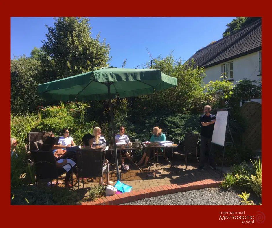 Meet our current students at the school who are enjoying being taught in our beautiful gardens.If you are interested in joining us for our next one year, online Foundation Course, our next one begins in February next year. For more information visit: buff.ly/3dTGwYw