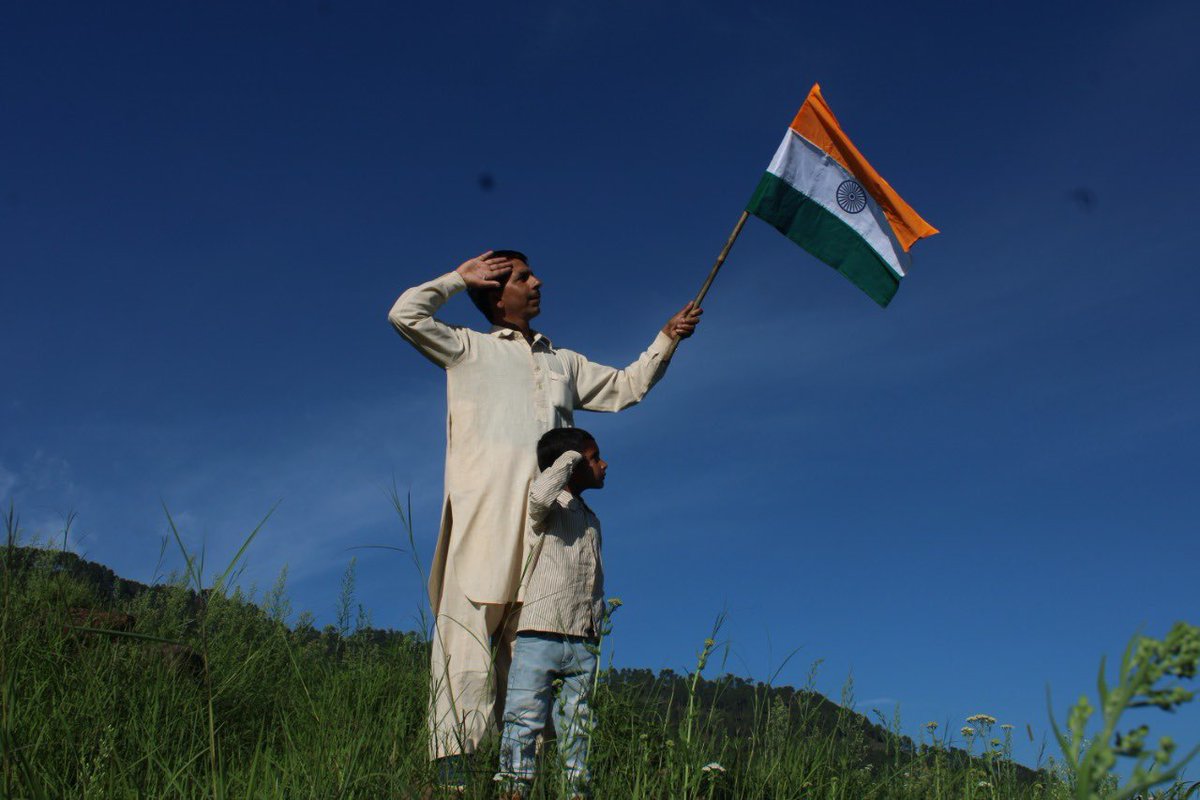 IftikarC's tweet photo. Tricolor is our national symbol as well as our national identity. It binds our country full of diversity in one thread. Let's take part in the #HarGharTiranga campaign from 13-15 August and put the tricolor in our homes, make our nation proud
#حركة_النقل_الداخلي 
#سكربت85 
#LISA https://t.co/vAviRMq6XX