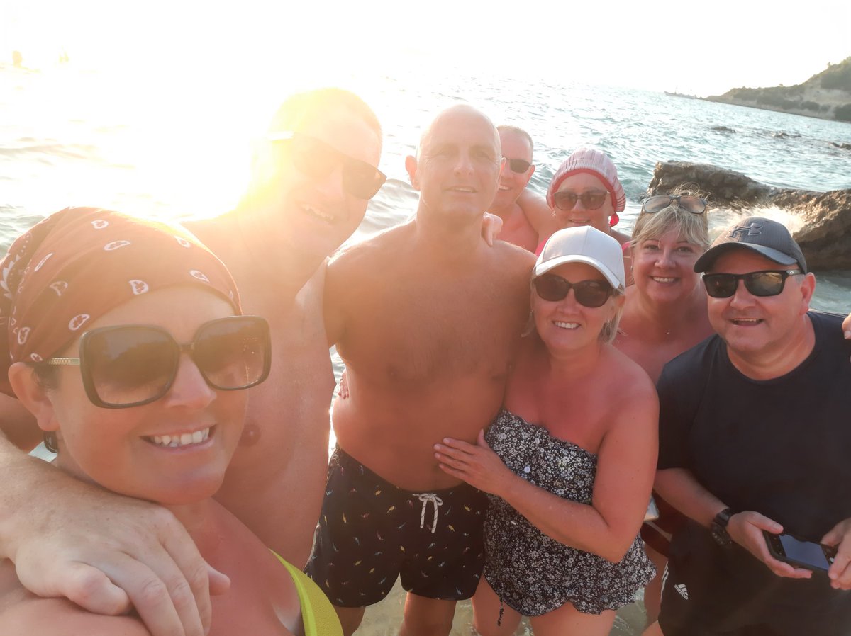 RachelW48353786's tweet photo. Fantastic holiday with the best of friends, loved every minute 🇬🇷☀️🍹🏖 https://t.co/7NFTTpF04p