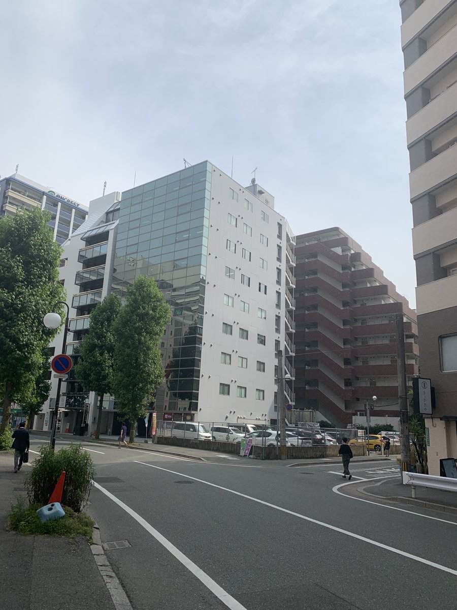kurapos1's tweet photo. 今、#事務所 を持たずに #起業 する人が増えている⁉️
#バーチャルオフィス は、実際に事務所を持たず、一等地の住所を借りて、#ホームページ や #名刺 にも記載ができる、信頼につながるサービスです☝️
KURAPOSでは、博多駅前の住所貸しと郵送転送のセットサービスをお得な金額で提供しております😘 https://t.co/a2jKBf6F18