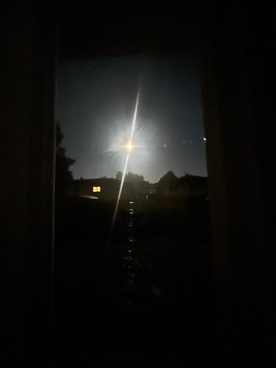 eLEONN's tweet photo. @weathernetwork 4:15am https://t.co/Te4Gk1I6JW