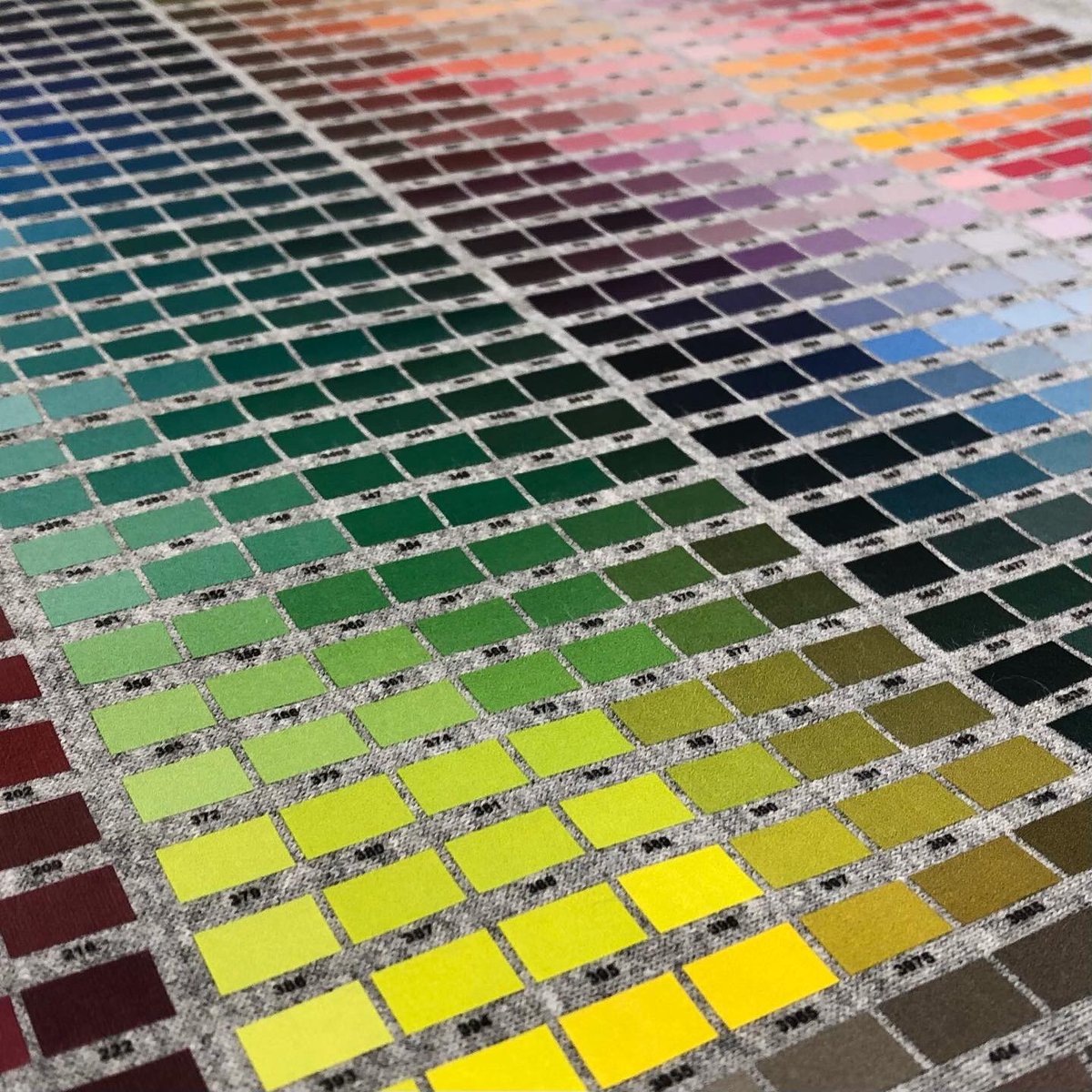 How do we brand clothing?
Method 1 - new technology ⭐️⭐️⭐️⭐️Roll printed DTF transfer prints.  This new process allows us to produce fine detail, vibrant colour, high quality prints with no minimum order quantity or set up costs!
#expertsinbranding #workwear #transferprint