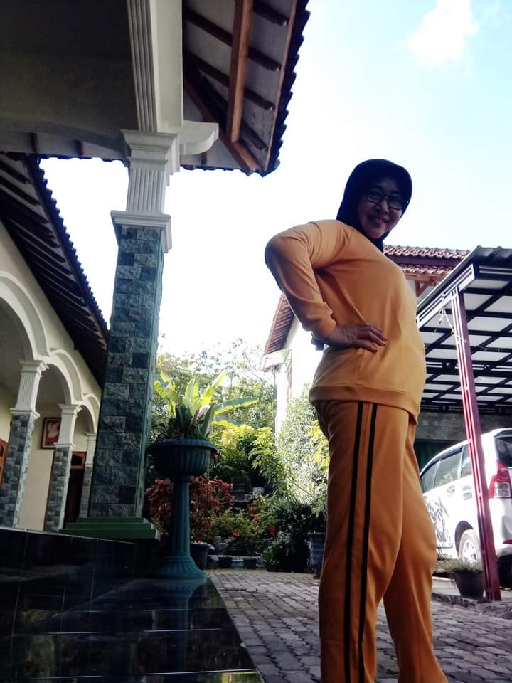 TitinSri_'s tweet photo. Senam sore dulu https://t.co/7ILIvkzJPo