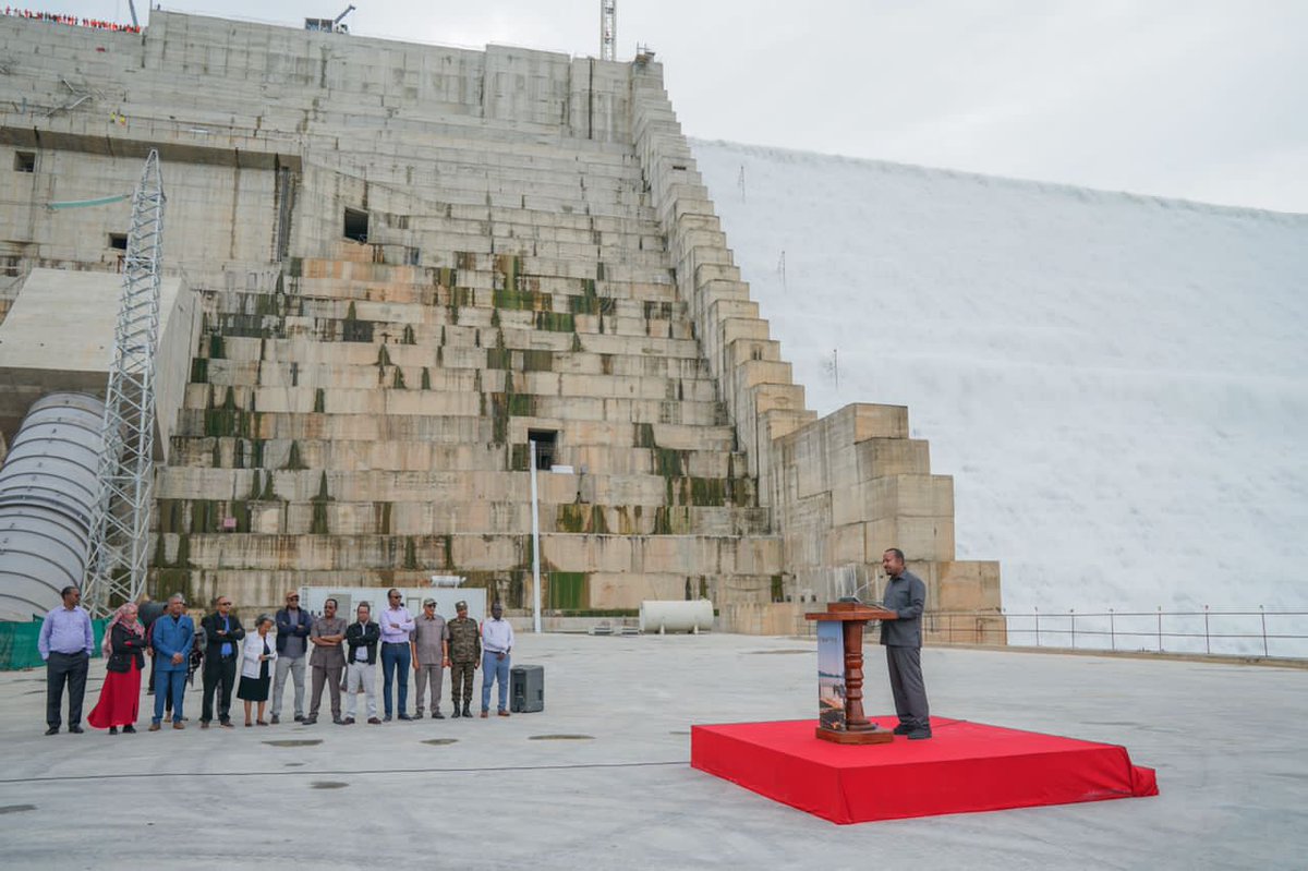 AbiyAhmedAli's tweet image. የሕዳሴ ግድብ 3ኛው ዙር ውኃ ሙሌት በስኬት ተጠናቅቋል፡፡
ዓባይ ላይ ግድብ ለመገንባት ስንነሳ ወንዙን የራሳችን ብቻ የማድረግ ፍላጎት አድሮብን እንዳልሆነ ከመጀመሪያውም ስንናገር ነበር፡፡እኛ ማግኘት የሚገባንን ጥቅም እናግኝ ስንል 1/5