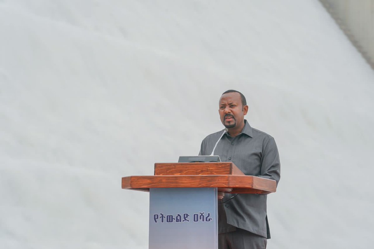 AbiyAhmedAli's tweet image. የሕዳሴ ግድብ 3ኛው ዙር ውኃ ሙሌት በስኬት ተጠናቅቋል፡፡
ዓባይ ላይ ግድብ ለመገንባት ስንነሳ ወንዙን የራሳችን ብቻ የማድረግ ፍላጎት አድሮብን እንዳልሆነ ከመጀመሪያውም ስንናገር ነበር፡፡እኛ ማግኘት የሚገባንን ጥቅም እናግኝ ስንል 1/5