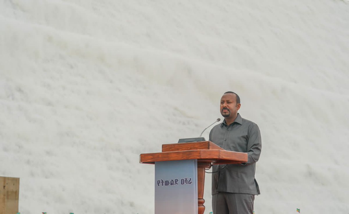 AbiyAhmedAli's tweet photo. እነሆ 3ኛውን ዙር ውኃ ሙሌት በታሰበው ጊዜ ማጠናቀቅ ስለቻልን የዓባይ ልጆች ሁሉ እንኳን ደስ ያለን!!
የዓባይ ወንዝ ለሺህ ዘመናት ሦስቱን ሀገራት አስተሳስሮ እንዳኖራቸው ሁሉ÷ በእሱ ላይ የተገነባው ግድብ ከሌሎች ጎረቤቶቻችንም ጋር 3/5 https://t.co/OaPUoBFSXi
