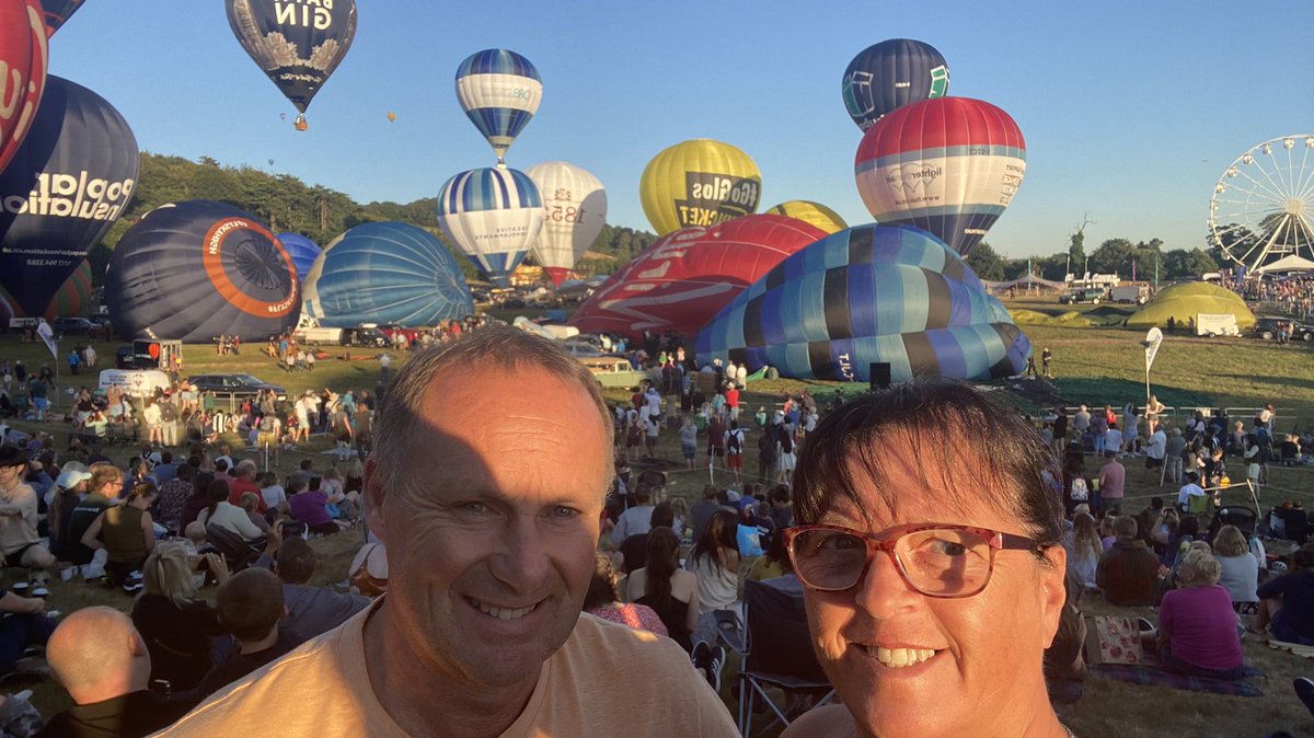 JacksonShiralee's tweet photo. @bristolballoon @thismorning  @Josiestweet  filming behind us 🥰 it was well worth the 4am alarm to see the balloons and have you filming behind us https://t.co/JJ7z0jKxKD