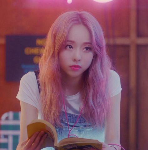 LoonaAsCats's tweet photo. 🦌 | everyday i love you by vivi https://t.co/T4xNbzF7kR