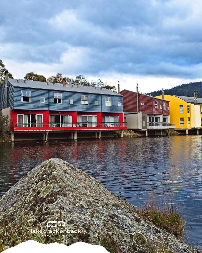 LakeCrackenback's tweet image. Looking stunning and colourful as always 👌🏼 Care to throw a line off the balcony? #rainbowtroutfishing #recreationalfishing 

📷 @limbud_mail instagr.am/p/ChJwFzHB3JQ/