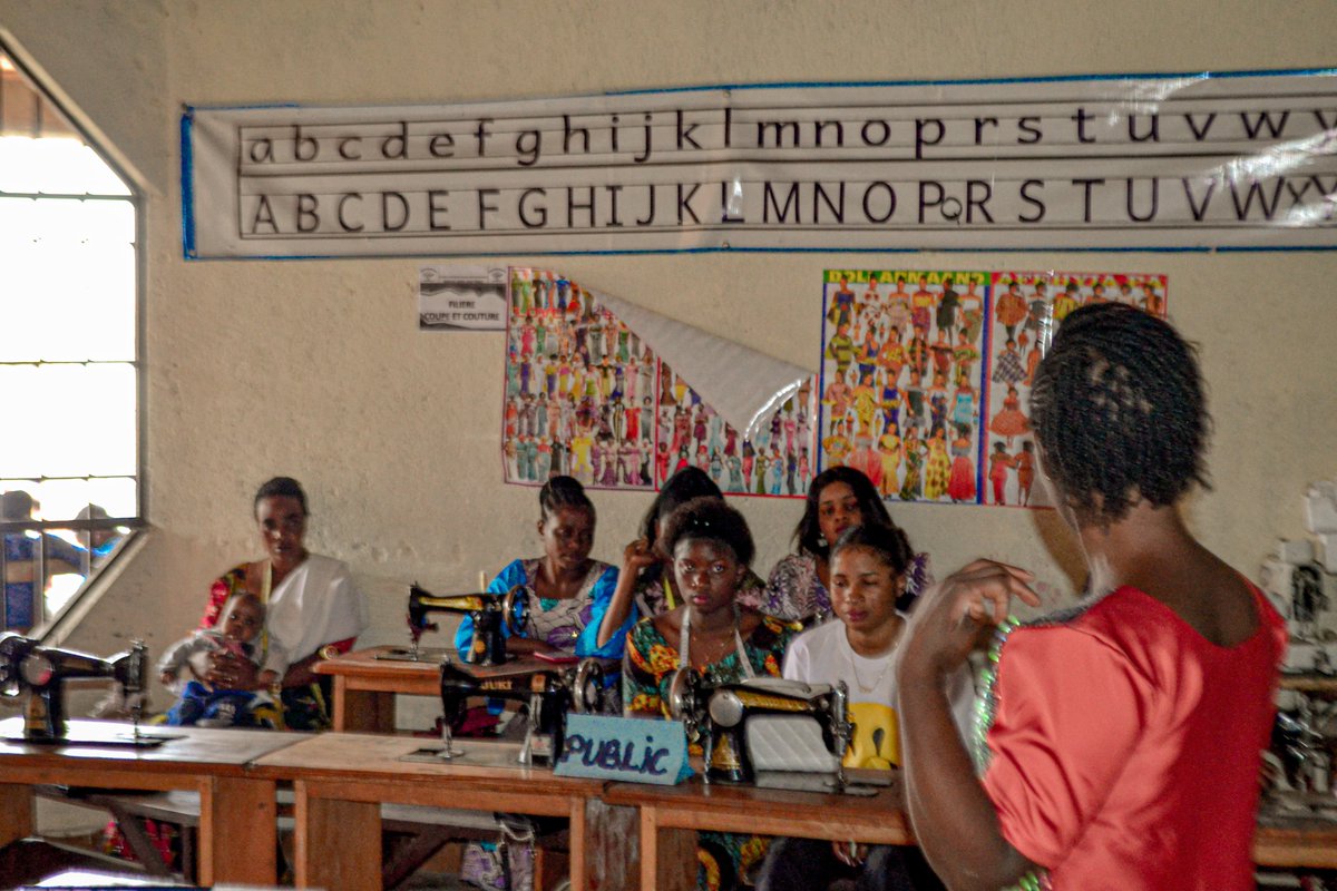 hope_jericho's tweet image. #Retour_en_image: Après 6 mois de formation en coupe et couture, des lauréates ont été soumises à une épreuve orale (écrite et pratique) devant un jury