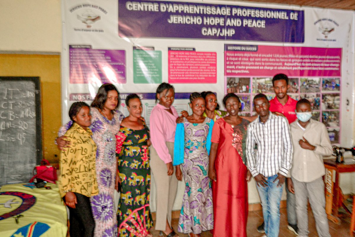 hope_jericho's tweet image. #Retour_en_image: Après 6 mois de formation en coupe et couture, des lauréates ont été soumises à une épreuve orale (écrite et pratique) devant un jury