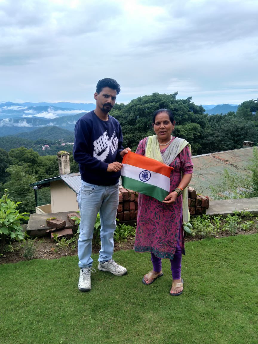 CBKasauli's tweet photo. #HarGharTiranga #Flag #Flagdistribution #Cantonment Board Kasauli #kasauli https://t.co/cywm7vcTXf