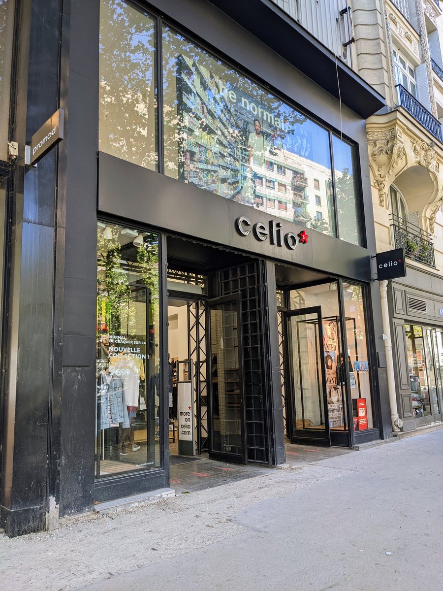 LeBorderMasque's tweet photo. Vendredi 12 Août - Paris - 34°
@celio Alésia, clim' à fond et porte ouverte pour rafraîchir le trottoir...
Mais surtout, coupez le wifi quand vous vous absentez hein !
@Anne_Hidalgo @MairieParis14 @prefpolice 
#Ecologie #ClimateEmergency #ClimateAction #canicule2022 https://t.co/eob7j7pMtb