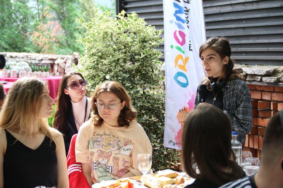 UNICEFKosovo's tweet photo. Diaspora youth meets @TeamRijad!

This #YouthDay, Rijad voiced the concerns of children with disabilities (CwD) in Kosovo in a meet up with @originalbanian participants from around the 🌎.

The goal is to raise awareness &amp; jointly advance social inclusion and the rights of CWD. https://t.co/wrUtyIOCKA
