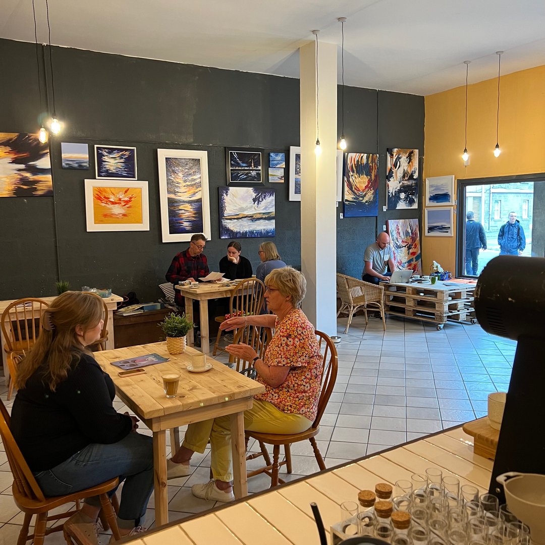 Meet the artist! Tomorrow, Saturday 13/08

@douglasfindlayart will be in the shop tomorrow painting and answering questions about his artwork. Swing by from around 11am to see him in action and throw your support behind some amazing local talent!
Support local, support small.
#pe