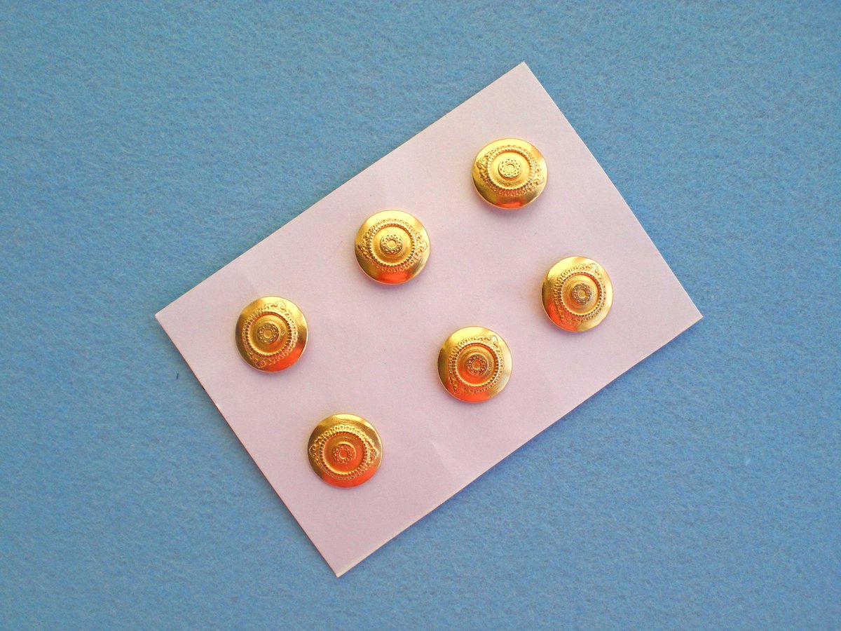 KentCrafts's tweet image. Vintage gold shank buttons, set of six buttons with unusual eye pattern. Available in my Etsy shop at: etsy.com/uk/listing/128… #vintagebuttons #goldshankbuttons #uniformbuttons #sewingsupplies #etsyvintage #etsyfinds #EtsySeller