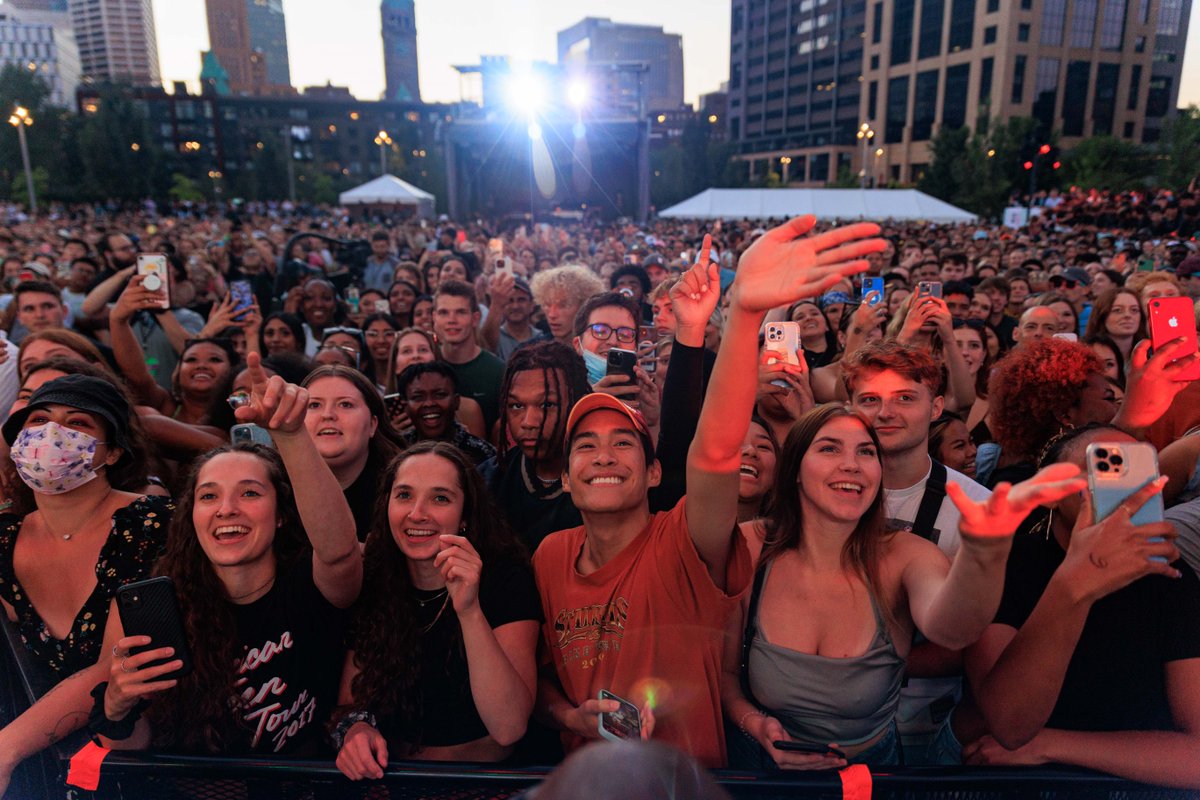 MeetMinneapolis's tweet photo. Still not over & Kh@miloemusic & @thegreatkhalid bringing the house down at The Commons! 🎵 😉 🎤 #Khalid #Miloe #MLSAllStar #concert #minneapolis
📷 : @nikolasliepins
📍 : The Commons Park @usbankstadium https://t.co/xevujveugJ