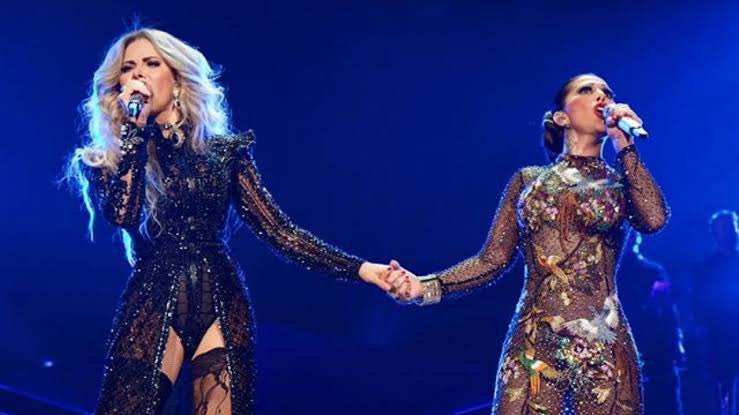 GtTrevilanders's tweet photo. .@Al3jandraGuzman recordó lo increíble que fue realizar #VersusWorldTour junto a nuestra @GloriaTrevi 👸🏼👸🏻✨ https://t.co/lkUkf0Z3oB