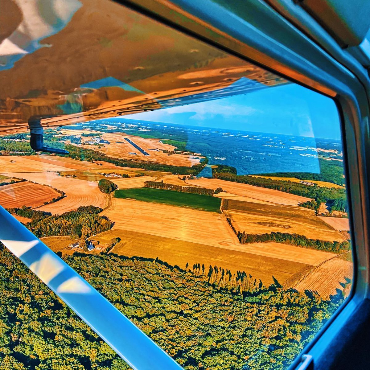 KristalAero's tweet photo. Merci pour votre participation à notre CONCOURS PHOTO de la #PlusBellePhotoAero @coolpilots ;)
#kristalaero #michelinaircraft #plusbellephotoaero #kristalair #concours #aviation #aviationphotography #avionphoto #flying #photocontest #flyingphoto #flyingphotoshoot https://t.co/90aa8W7clZ