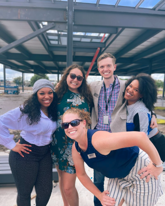 ImpactRecruitr's tweet photo. This fantastic @ImpactNews team is looking for a REPORTER to join them covering communities in south #houstontx - and yes, they as lovely professionals as they are people! 

(That's our new office being built behind them #HereWeGrowAgain)

APPLY HERE: https://t.co/4GUVFDQZJn https://t.co/MKwakKVauW