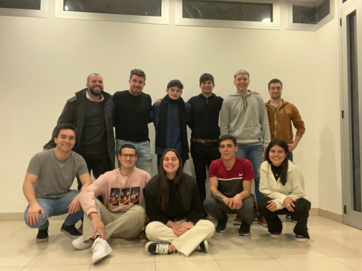 Ayer justamente participé de una nueva reunión de coordinación de la <a href="/JProPilar/">Jóvenes PRO Pilar</a> y me llena de orgullo saber que somos la alternativa política más joven de Pilar. Vamos a  seguir trabajando en equipo con cada joven que se sume para Recuperar Pilar.
#ElPilarDelCambio