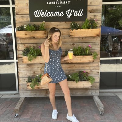 _nikkinichole_'s tweet photo. 🍾🌻 https://t.co/O3htzsz31L