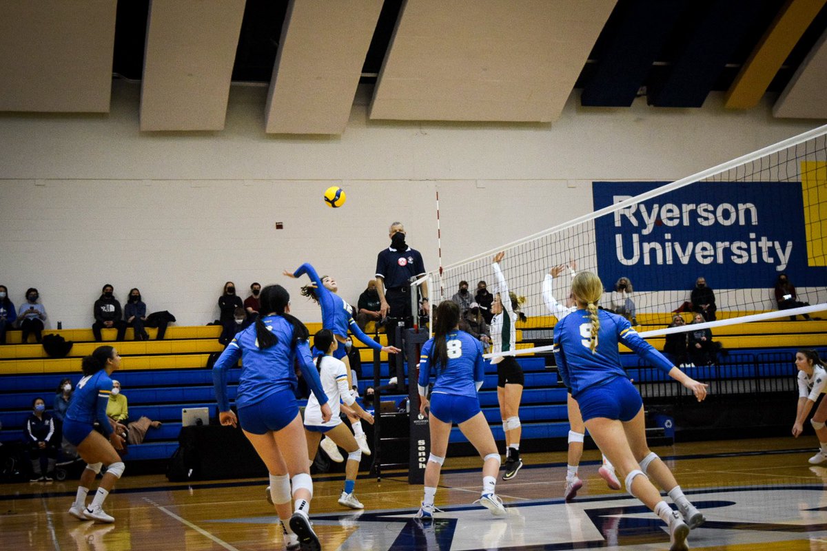 Are you looking for experience in sports media? Want to be part of moments like these? 

The sports section <a href="/theeyeopener/">The Eyeopener</a> is looking for writers and creatives to contribute this season! 

Take our survey to get involved:
forms.gle/NTViq9gV418rcm…

(Retweet &amp; share with a friend!)