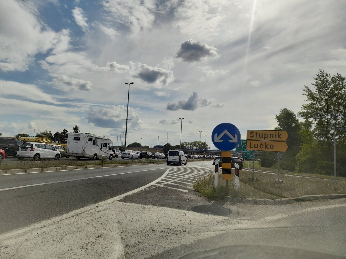 Gužva prema naplatnoj postaji Lučko u smjeru mora. <a href="/hrtvijesti/">HRT Vijesti</a>