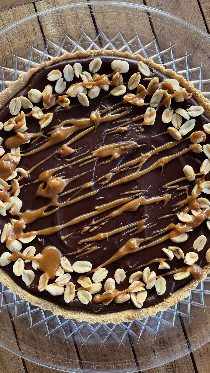 nuniestrella's tweet photo. Snickers Pie❤️ https://t.co/IPq4YanMyb https://t.co/HIo5kq6umS