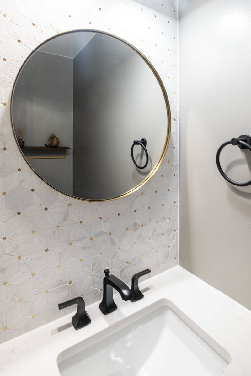 SolidRemodeling's tweet photo. Powder Room Remodeling in Alexandria, VA

#bathroomfixtures #bathroomremodeling #vanitylighting #blackfixtures #blackhardware #brightbathroom #decorativetiles #paintedwall #powderroom #powderroomremodeling #roundmirror #smallbathrooms #interiordesign #whitepowderroom #renewal #va https://t.co/tcZT6BMjW9