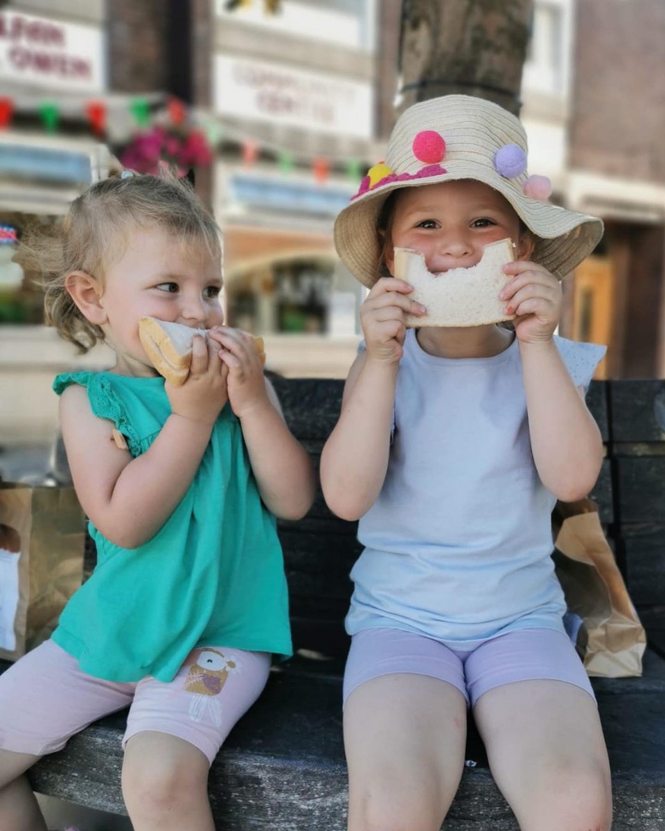 aura_wales's tweet image. Big smiles at today’s Fit, Fed and Read session with Aura! 😄☀️🥳💜📚🛝🙌 

@AuraSportDev @LibFlintshire #AuraSportsDevelopment  #AuraWales #AuraLibraries