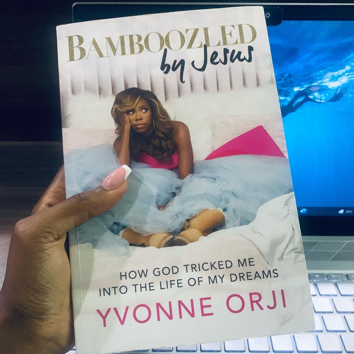 bravepublicity's tweet photo. A highly recommended read, authored by the amazing comedian and Emmy-nominated Nigerian-American actress, Yvonne Orji (@YvonneOrji).😊🙌🏽

#BravePublicity #Readers #BraveReview #BookReview #BamboozledByJesus #YvonneOrji https://t.co/2DIuatdMCo