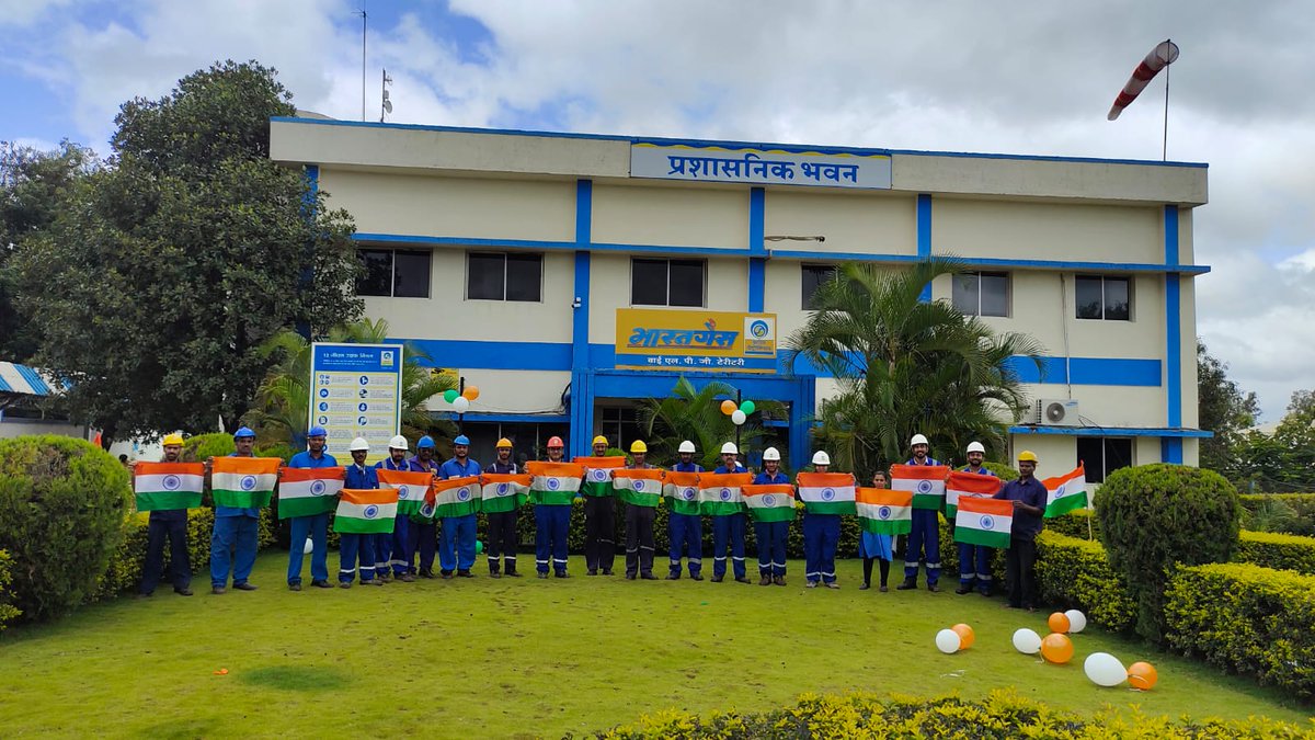 BPCLWai's tweet photo. BPCL Wai LPG Bottling Plant celebrating #HarGharTiranga Campaign under #AzadiKaAmritMahotsav with all the staff and PCVO crew members.

@BPCLimited @BPCLLPG @singharunbpcl @kumarsantbpcl @TVPANDIYAN1 @sudiptom1968 @rksingh4145 https://t.co/oTfYXoTTwB