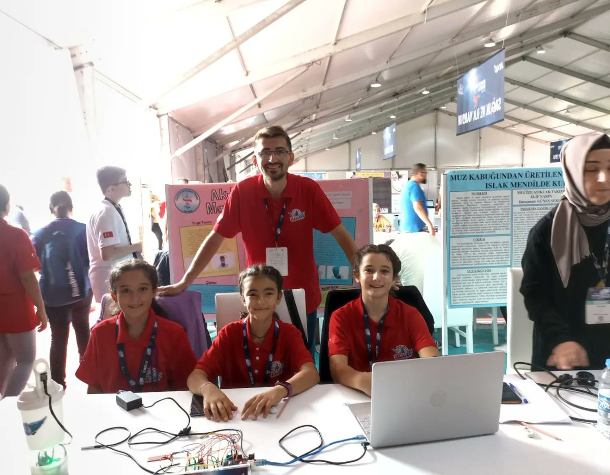"Akıllı Matara" ve "Bırakıyorum" isimli projeleriyle öğrencilerimiz Rize'de TEKNOFEST finallerindeki yerlerini aldılar. Takımlarımıza başarılar diliyoruz..
@BilsemMeb <a href="/izmir_ilmem/">İzmir İl Milli Eğitim Müdürlüğü</a> <a href="/MucahitYentur/">Murat Mücahit Yentür</a> <a href="/Odemis35_Ilce/">Ödemiş İlçe MEM</a>