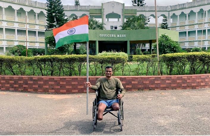 205CoBRA's tweet image. हार नहीं मानूँगा, रार नहीं ठानूँगा
काल के कपाल पर लिखता मिटाता हूँ
गीत नया गाता हूँ।
One of the most iconic moment in the celebration of #azadikaamritmahotsav is here,
Veer Bibhor holding the tricolour in its full might
#HarGharTiranga 
@crpfindia @PMOIndia @HMOIndia @PIB_India