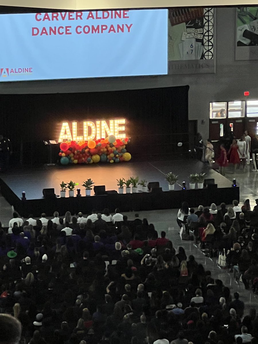 mslowpaz's tweet photo. Still always so proud when I see @CarverHS_AISD students thriving #2005grad #aldineconvocation2022 https://t.co/wroB1MRQJk