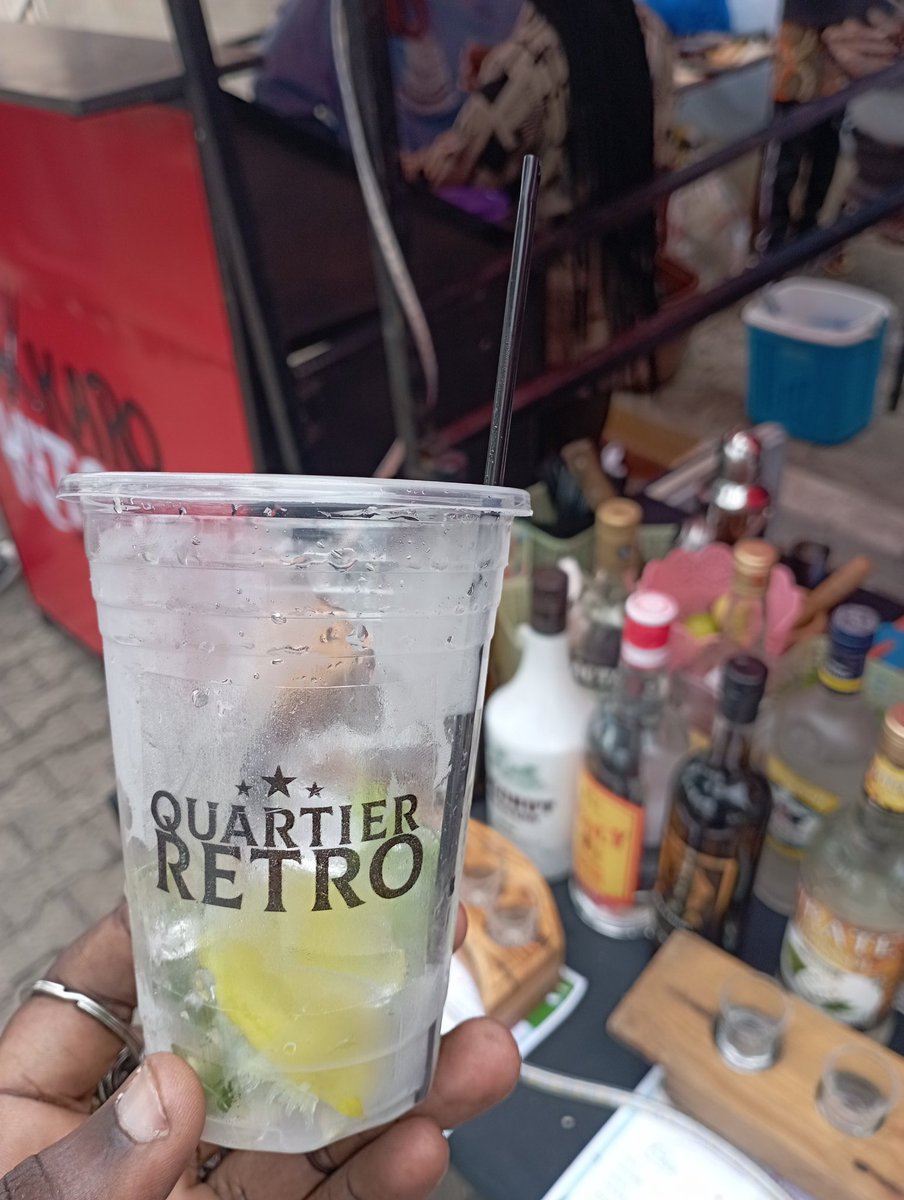 monsieurdekpe's tweet photo. Nous sommes au lieu du crimeeeeee
(C'était un virgin mojito de Coco Booster stand 3) #quartierretro https://t.co/YcFsdd7JGN
