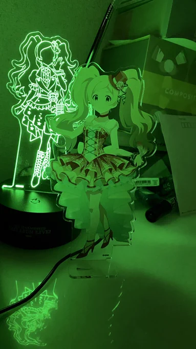 諸々届いたモノアイドルの顔描いてなくても形だけで愛せる、という上級者向きアトレのは絵が良かったのでいつかは欲しいと一度袋から出したら二度と元通りに入らなくなってしまった暴れ者 