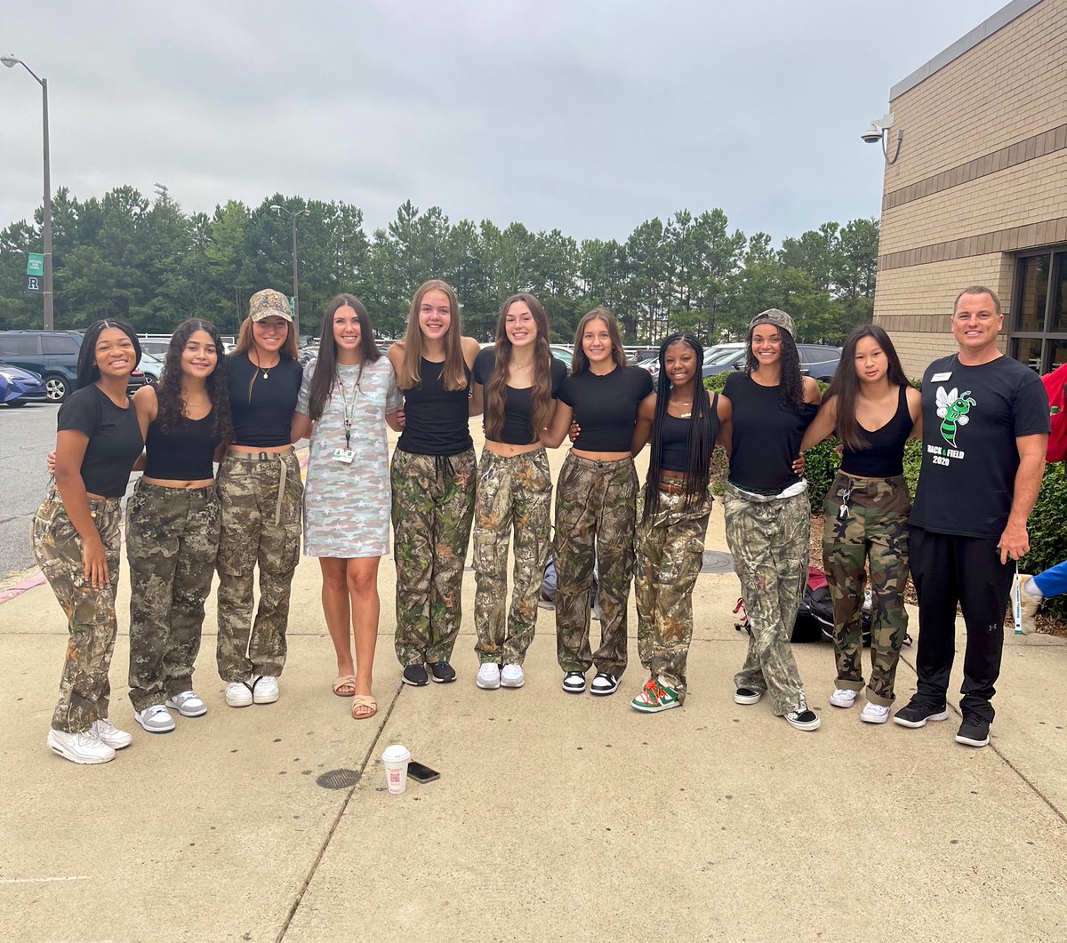 RoswellFlag's tweet photo. The tradition continues with our seniors wearing camo on Fridays!💚🤍🖤 #seniorszn #Classof2023 #Friyay https://t.co/n7oHzVF6yO
