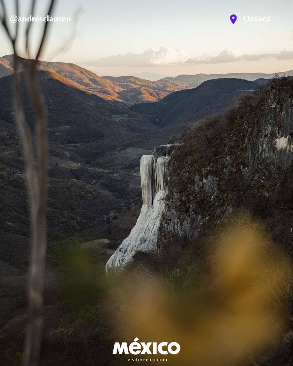 WeVisitMexico's tweet photo. Did you know that the Hierve El Agua waterfalls look petrified due to the content of calcium carbonate mineral solution in its waters? A true wonder of nature 🍃!

 📸 @andresclausen

 #VisitMéxico #Oaxaca https://t.co/IVlxyf6zE3