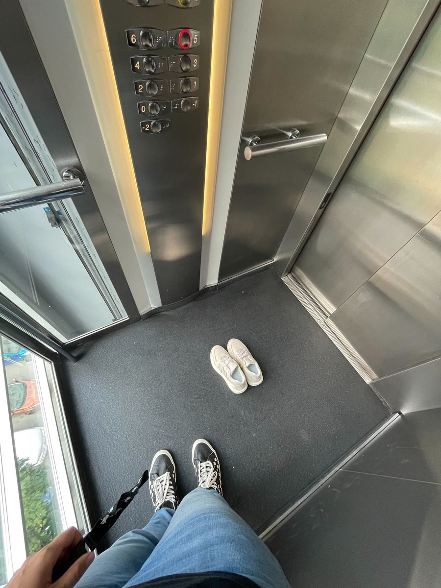 Taký bežný deň vo Footshop office 🤷‍♂️