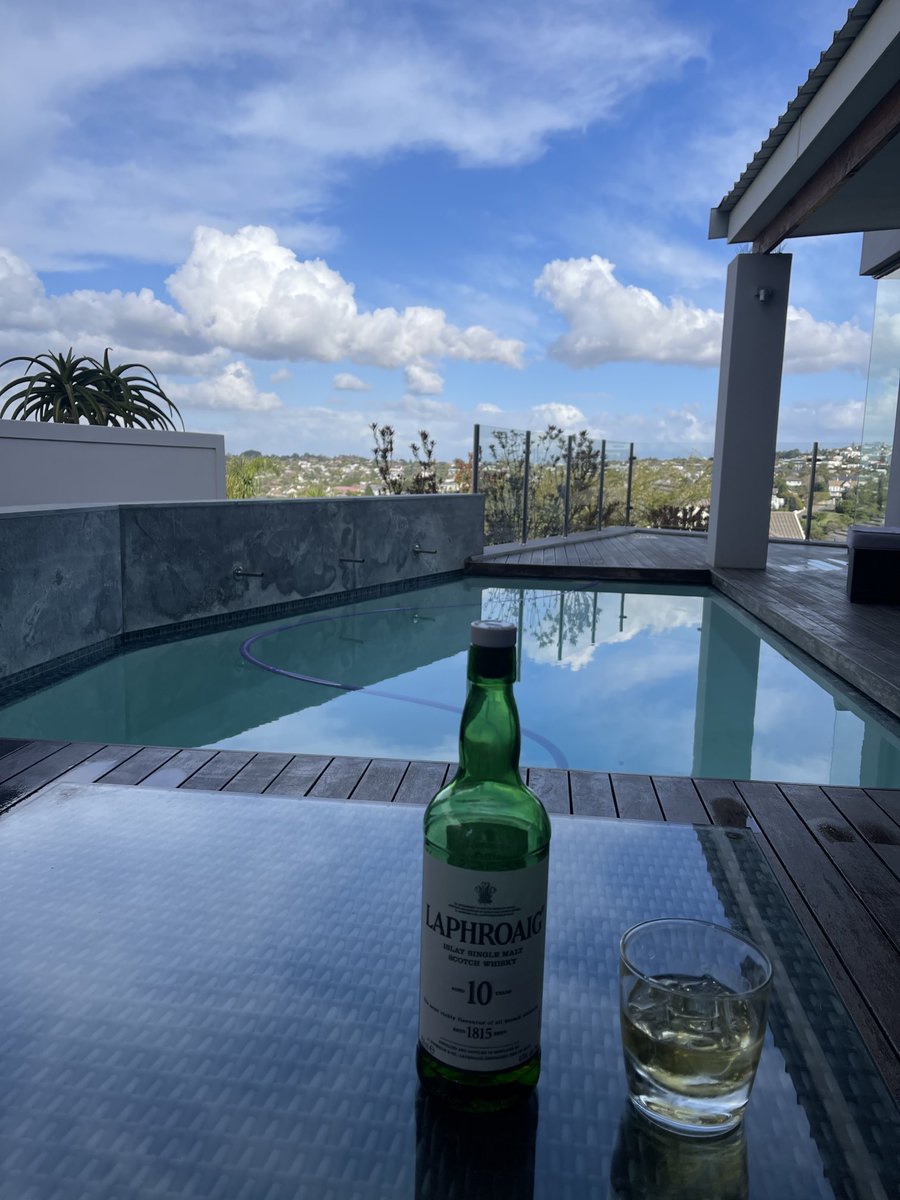 KevinBailey1964's tweet photo. Friday afternoon chilling after a rainy day https://t.co/jVuM18EL2z