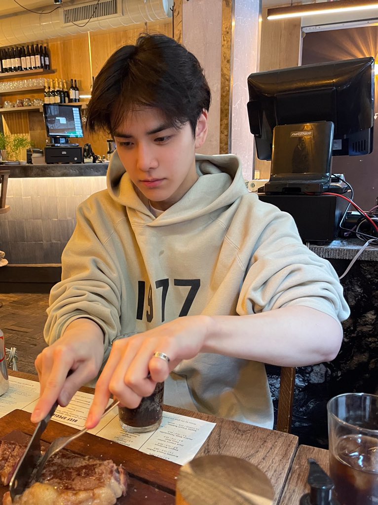 jichangmisn's tweet photo. Happy birthday 🥳 https://t.co/JRosZ92GeN