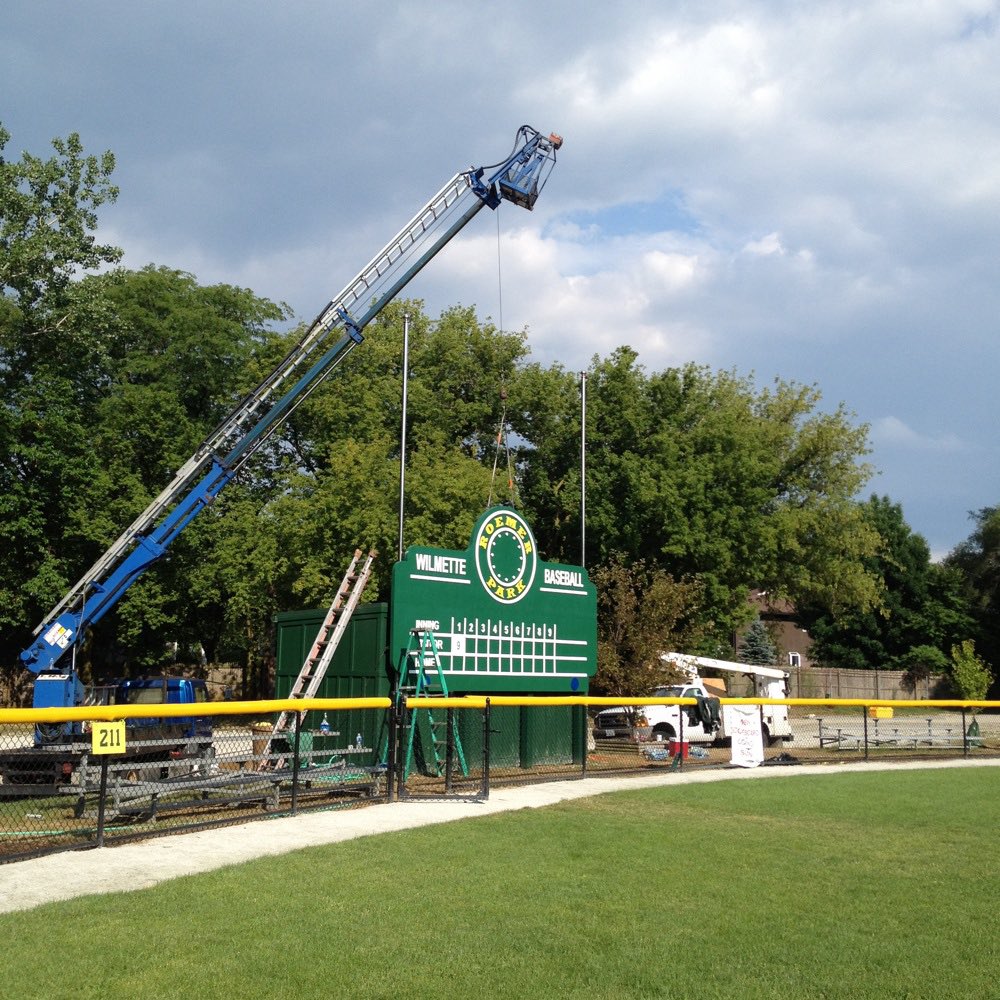 robertsaia's tweet photo. Watching the Cubs vs Reds playing in Iowa’s Field of Dreams tonight.  
Reminds me of the only baseball scoreboard I ever designed and built. 
At Wilmette’s own field of dreams - Roemer little league Park in 2012 #fieldofdreams #cubs #wilmettebaseball #roemerpark https://t.co/VsCxAdCN4z