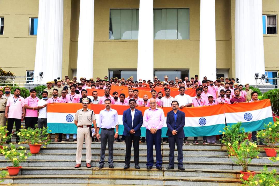 TNIPress's tweet photo. #HarGharTiranga #GetYourFlag Celebration programme held at Police Seva Bhavan, Bhubaneswar by Commissionerate Police & Paradeep Phosphates Limited. #TNI #Insight
@cpbbsrctc @dcpbbsr https://t.co/Go7BdlUOrl