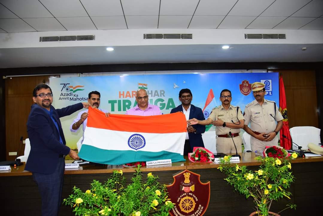 TNIPress's tweet photo. #HarGharTiranga #GetYourFlag Celebration programme held at Police Seva Bhavan, Bhubaneswar by Commissionerate Police & Paradeep Phosphates Limited. #TNI #Insight
@cpbbsrctc @dcpbbsr https://t.co/Go7BdlUOrl