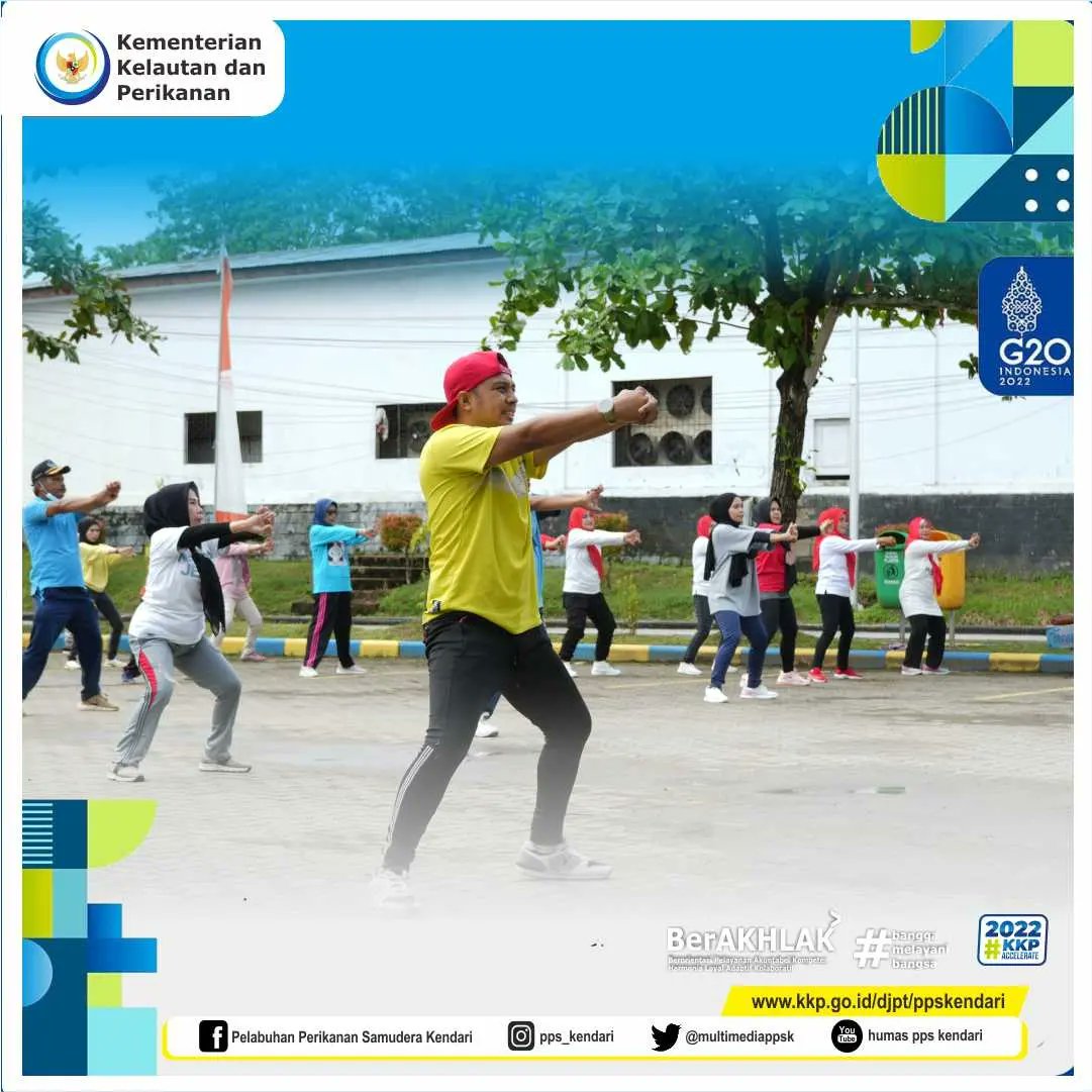 ppskendari1's tweet photo. #SahabatBahari Hidup sehat dan bugar menjadi dambaan setiap orang. Tidak terkecuali bagi Pegawai Pelabuhan Perikanan Samudera Kendari yang melaksanakan Senam Bersama pada Jum’at  (12/8) di halaman Kantor PPS Kendari. 

#KKPAccelerate 
#ppskendari https://t.co/CMPM0hj0Ar